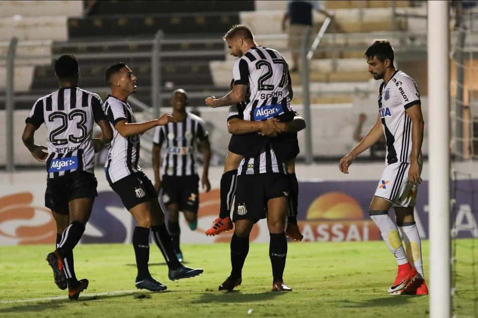 Garoto decide, e Santos vira sobre a Ponte Preta em Campinas