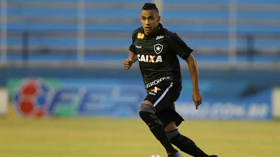 Partiu! Arnaldo, do Botafogo, se apresenta à Ponte Preta nesta quinta