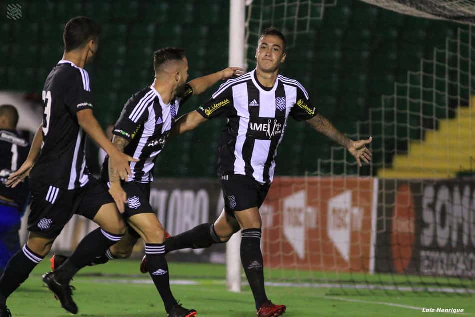 Invicto, Figueirense tenta manter liderança de olho na Chapecoense