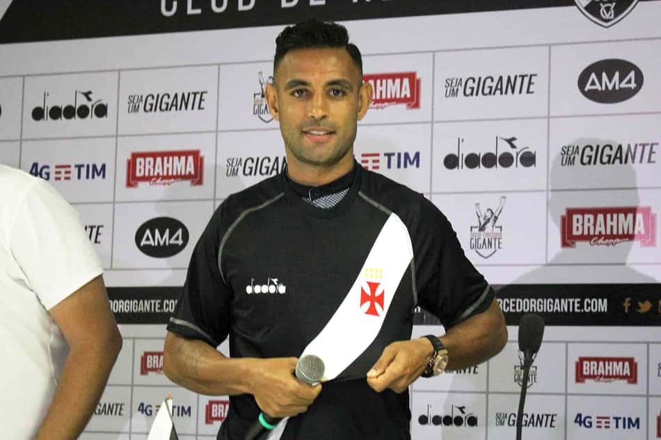 'Estou pronto': Werley garante que pode estrear pelo Vasco na quarta