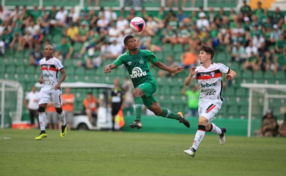 Chapecoense encara Tubarão a fim de se aproximar do Figueirense