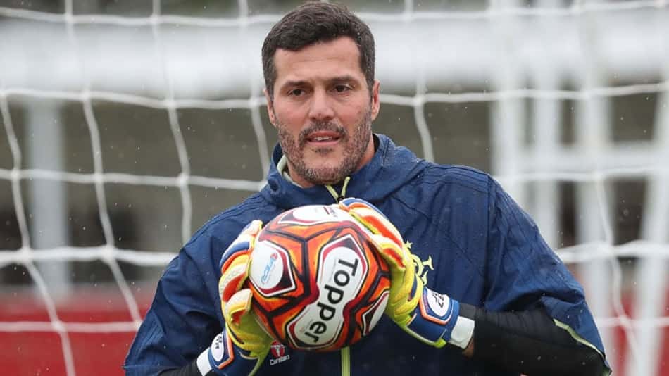 Julio César recebeu elogios de Zico 