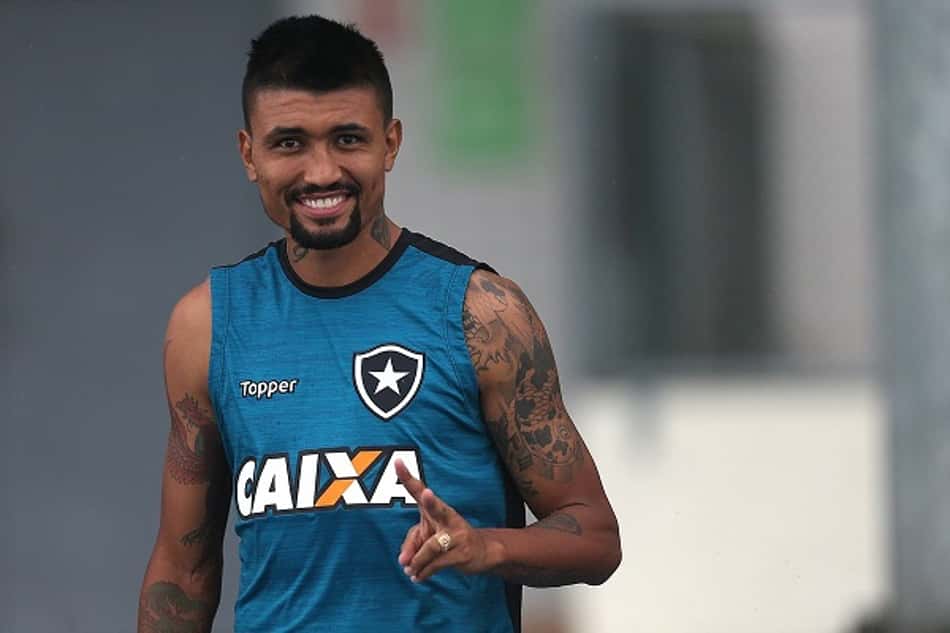 Regularizado, Kieza treina com bola; Pimpão e Brenner dão sustos