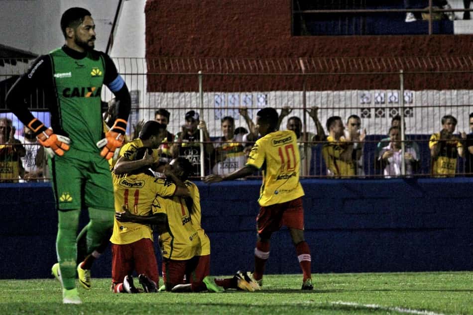 Criciúma tropeça e cai para a zona de rebaixamento do Campeonato Catarinense