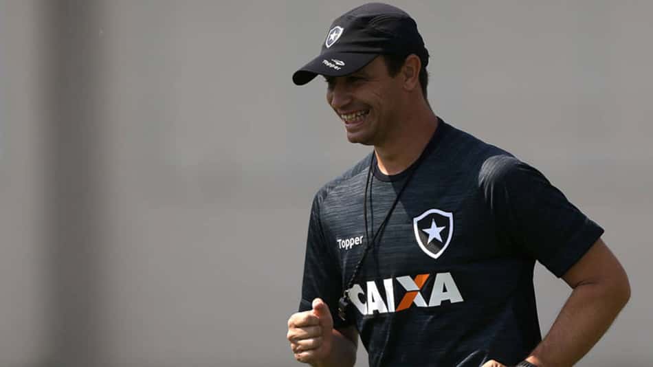 Após demissão do Botafogo, Felipe Conceição assume o Macaé