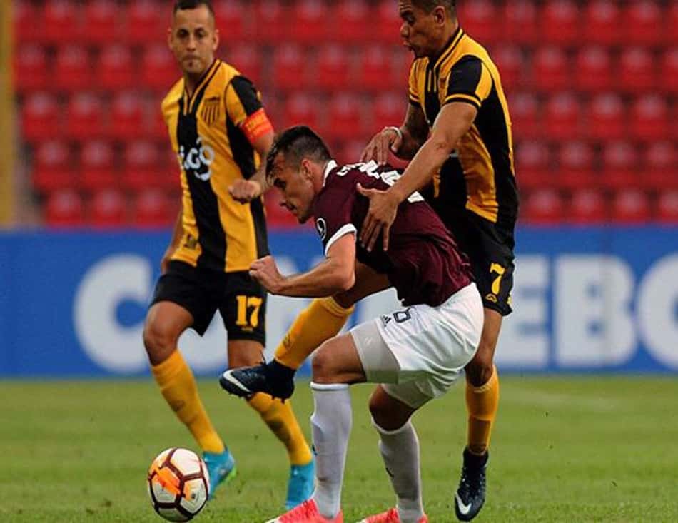 Guaraní massacra Carabobo e avança na Libertadores