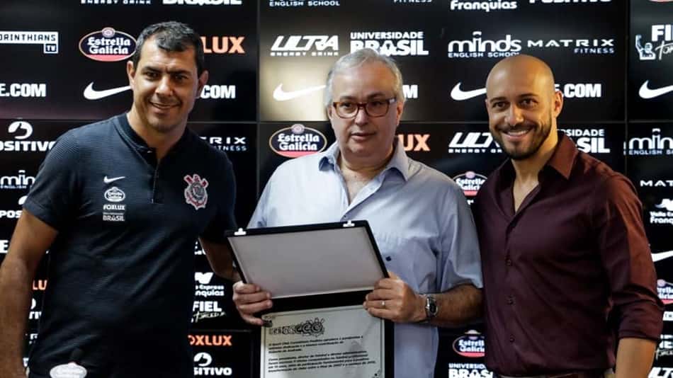 Em adeus, presidente do Corinthians admite problema com dívidas e comissão 'fora do normal' no caso Jô