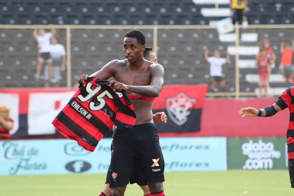 Bahia decepciona e Vitória permanece na liderança do Baiano