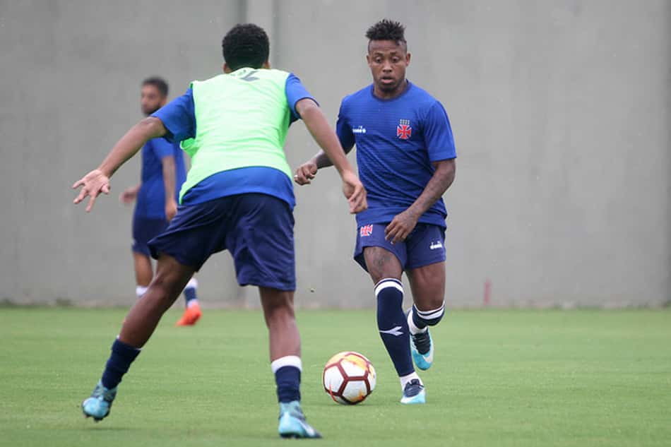 Paulo Vitor valoriza trabalho de Zé Ricardo para aprimorar finalizações