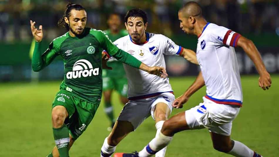Chapecoense tropeça de novo e se despede da Libertadores