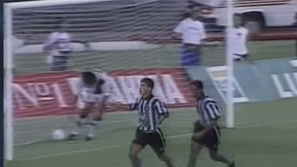 1996 - O Botafogo fez um jogo histórico no Maracanã contra o Vasco. Ganhou por 5 a 3 com reviravoltas no placar. O Glorioso foi para o intervalo perdendo por 1 a 0, mas virou para 4 a 1 e depois deixou o Cruz-Maltino encostar.