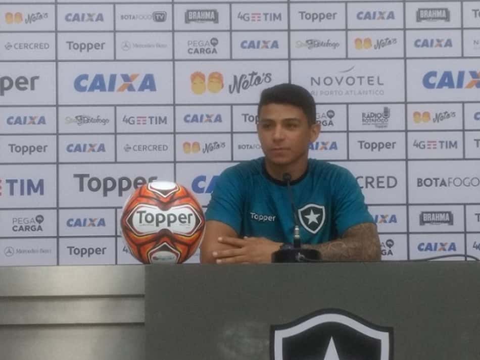 Renatinho revela que quase foi o atingido pela pedra durante protesto