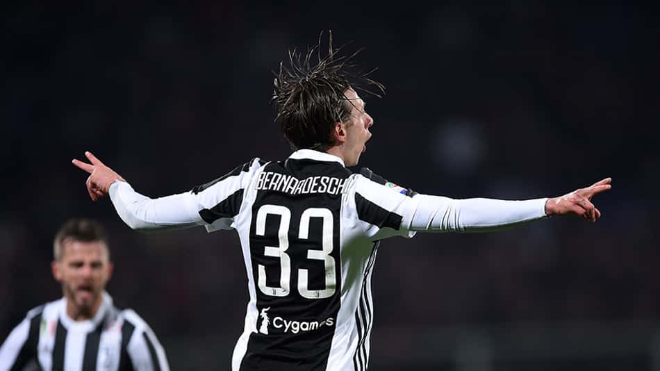 Com polêmica e lei do ex, Juventus vence a Fiorentina e assume a ponta