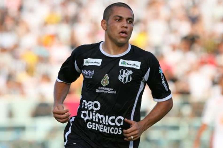 Ceará vence de virada e assume vice-liderança no Cearense