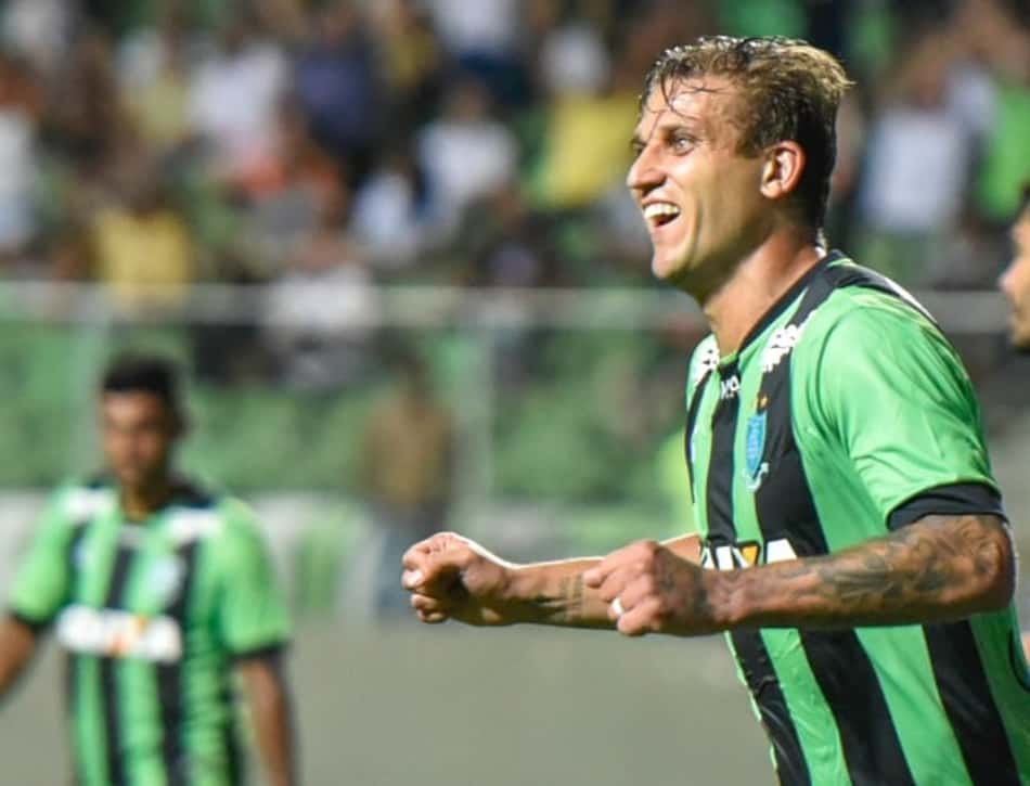 Rafael Moura é oficializado como nova contratação do Goiás