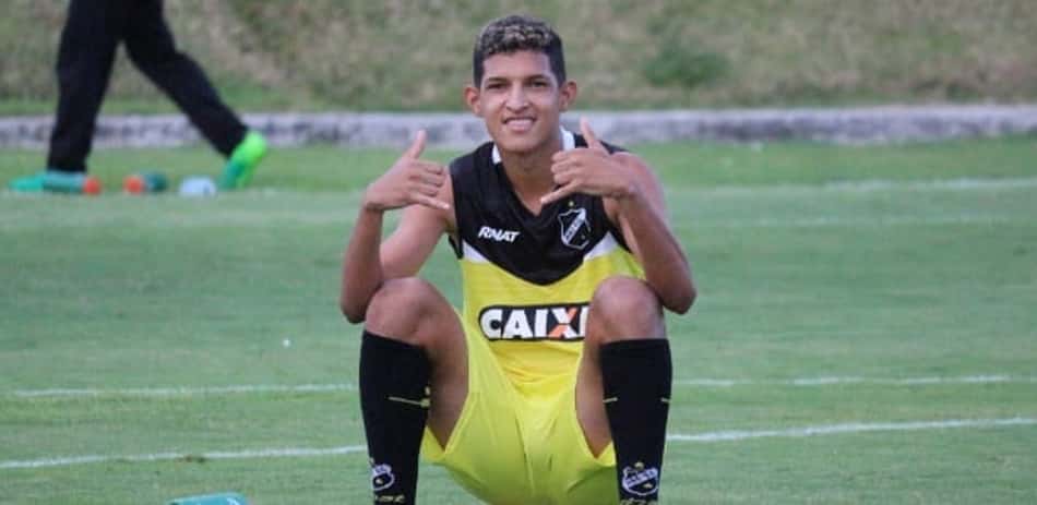 Corinthians contrata jovem Matheus, artilheiro do ABC