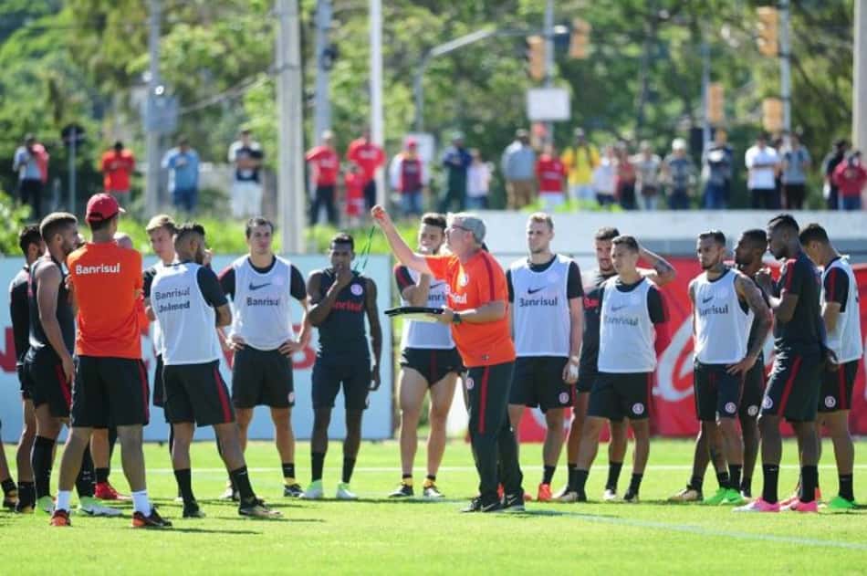 Com maratona de jogos, Odair Hellmann deve adotar rodízio no Internacional