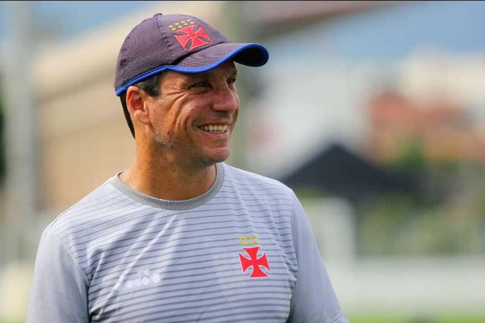 Zé Ricardo revela emoção por jogos vibrantes e brinca: 'Complica a saúde'