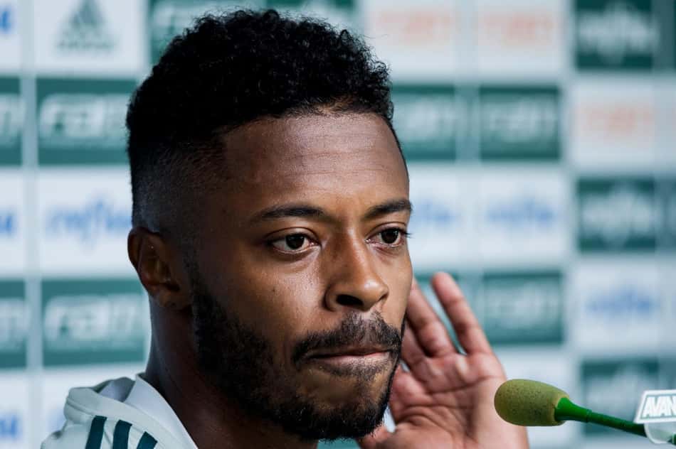 Sem espaço, Michel Bastos pode deixar o Palmeiras; Sport se interessa