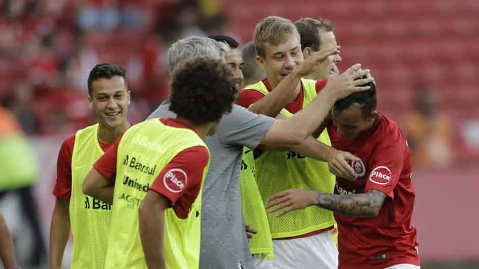Inter oscila, mas ganha do Juventude e vira líder do Gauchão