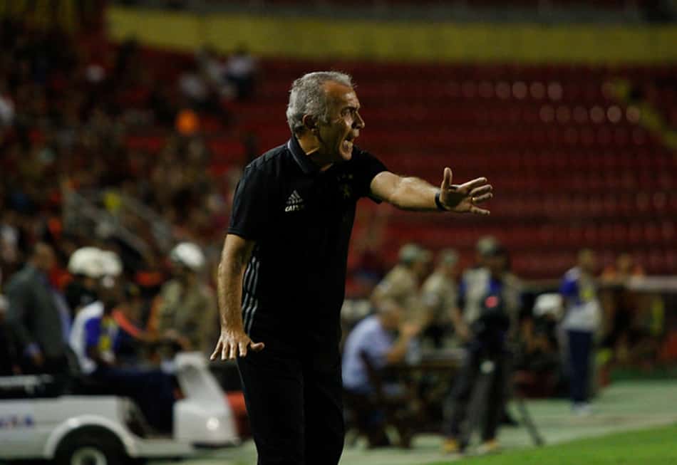 Apesar de eliminações, presidente do Sport garante permanência de Nelsinho Baptista