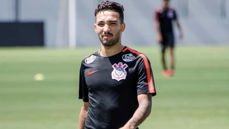 Sem Clayson, Loss sofre para escalar o Corinthians e ter 'profundidade'