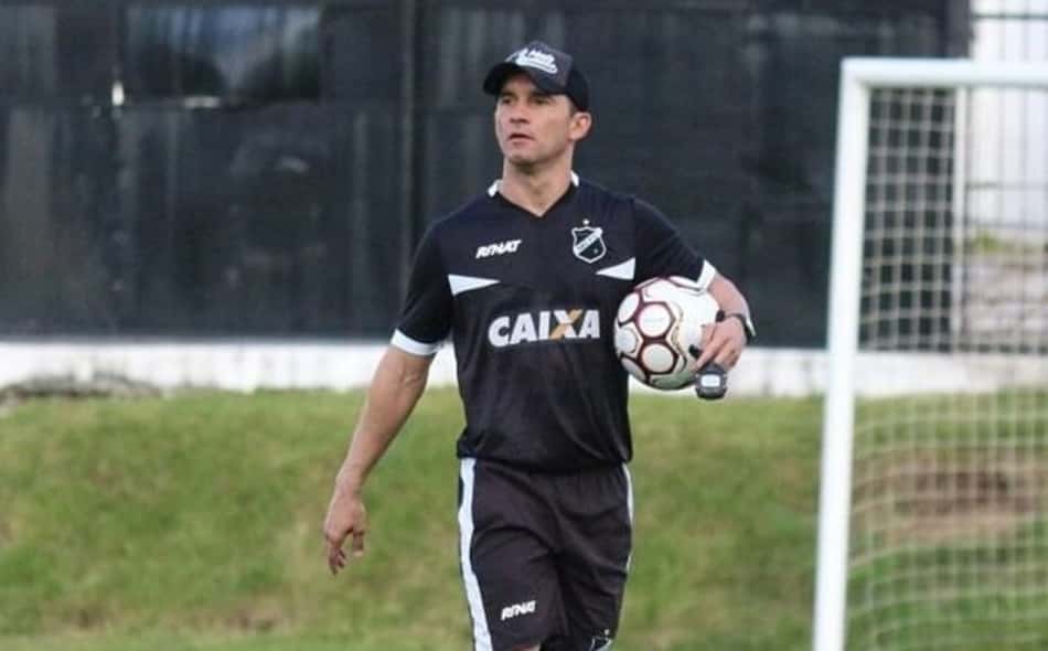 Após vencer na estreia do segundo turno do estadual, técnico do ABC elogia equipe