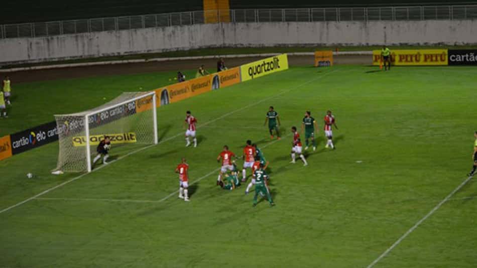 Goiás recebe o Boa Esporte em repeteco pela Copa do Brasil