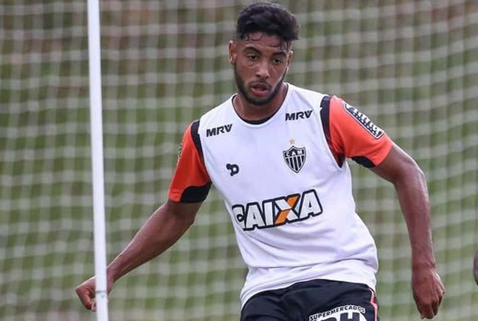 Zagueiro do Atlético-MG é liberado para acertar com a Ponte Preta