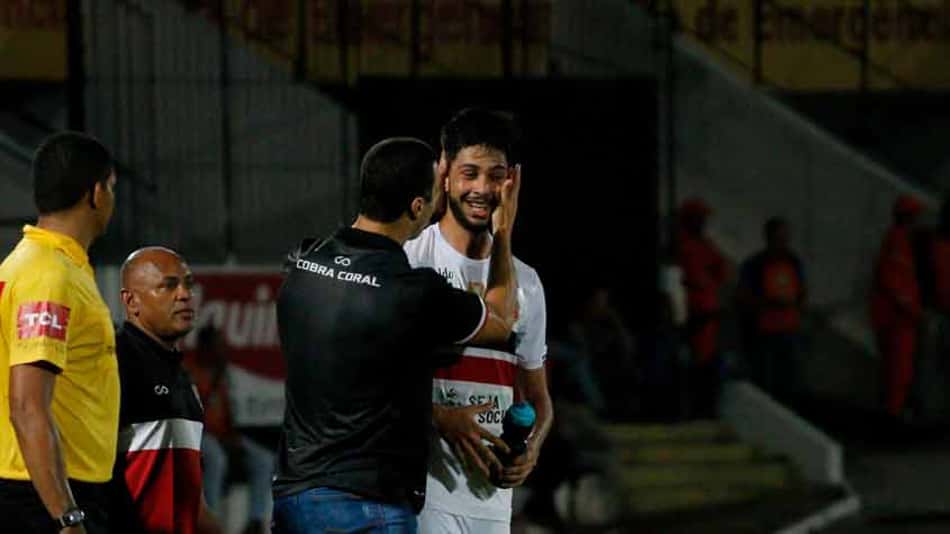 Santa Cruz vira contra o CRB e assume a liderança da chave na Copa do Nordeste
