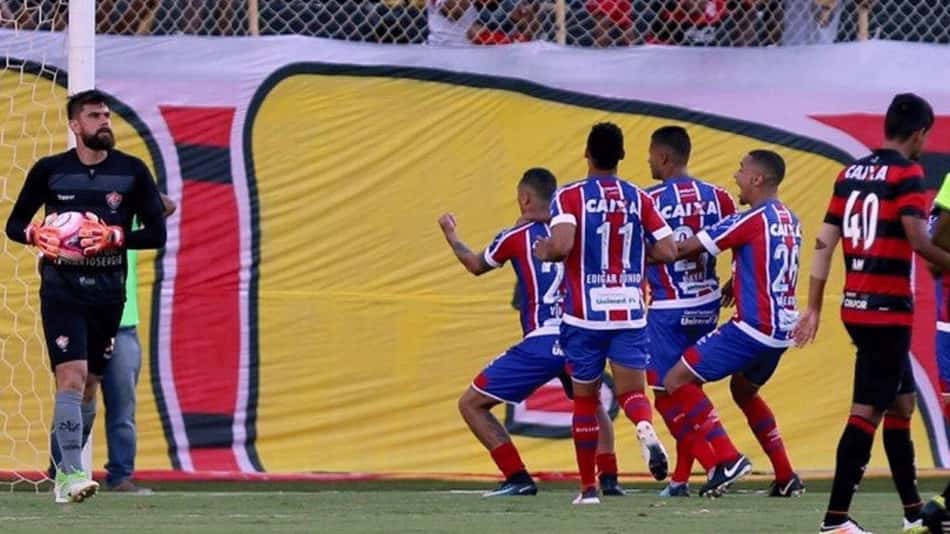Nada de dancinha! Vinicius fala em "respeito a torcida do Vitória"