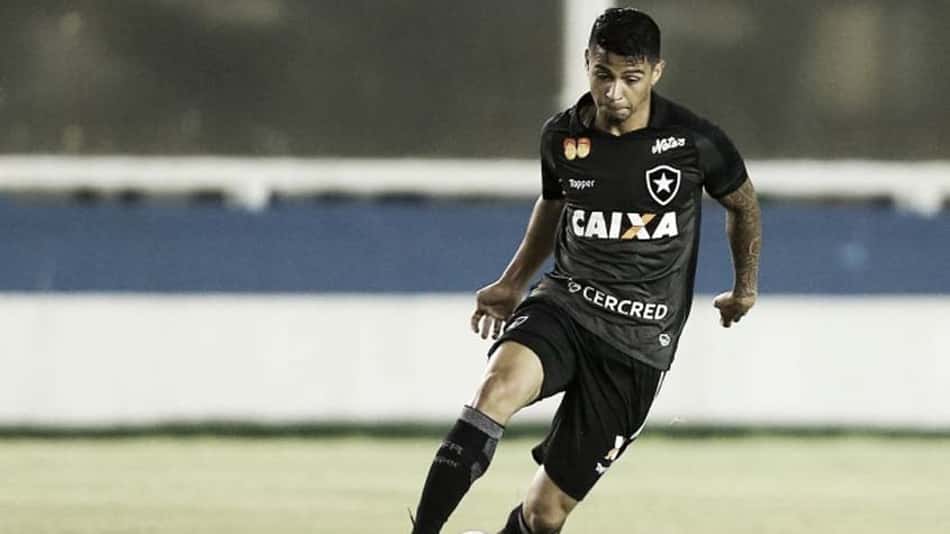 Renatinho se despede do Botafogo: 'Foi um orgulho vestir a camisa'