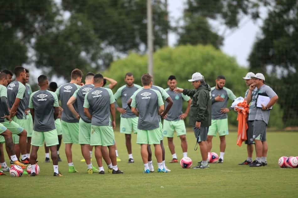 Chapecoense busca primeira vitória no Brasileirão contra Paraná