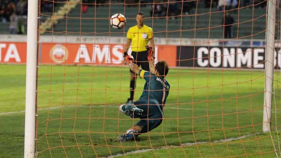 Feito de Martín Silva foi inédito na história do Vasco na Libertadores