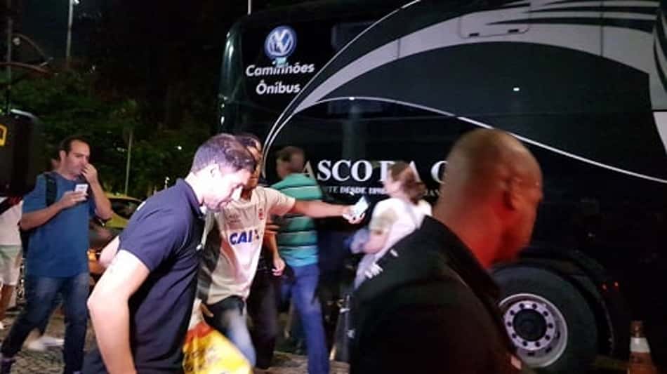 Martin Silva foi o mais festejado no desembarque do Vasco no Rio de Janeiro