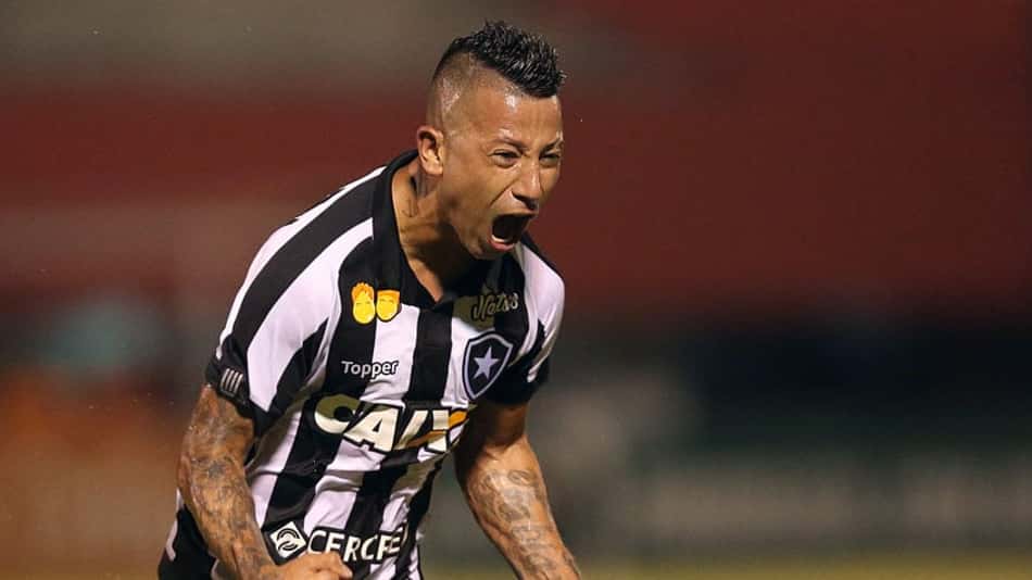Imagens de Leo Valencia pelo Botafogo