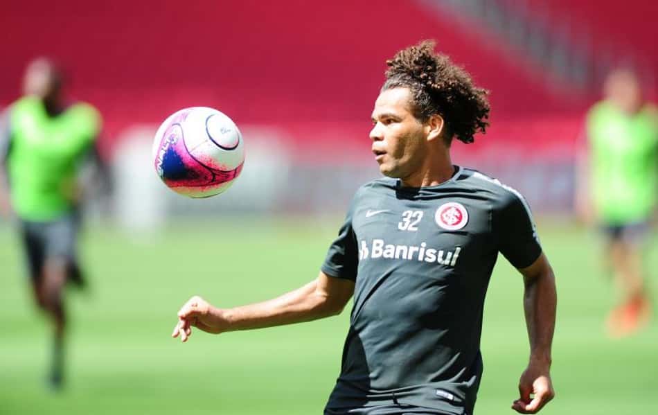 De saída do Inter, Camilo é aguardado para assinar com a Chapecoense