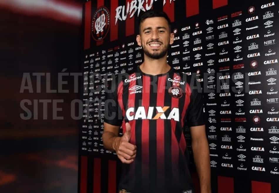 Atlético-PR confirma a contratação de Camacho por empréstimo