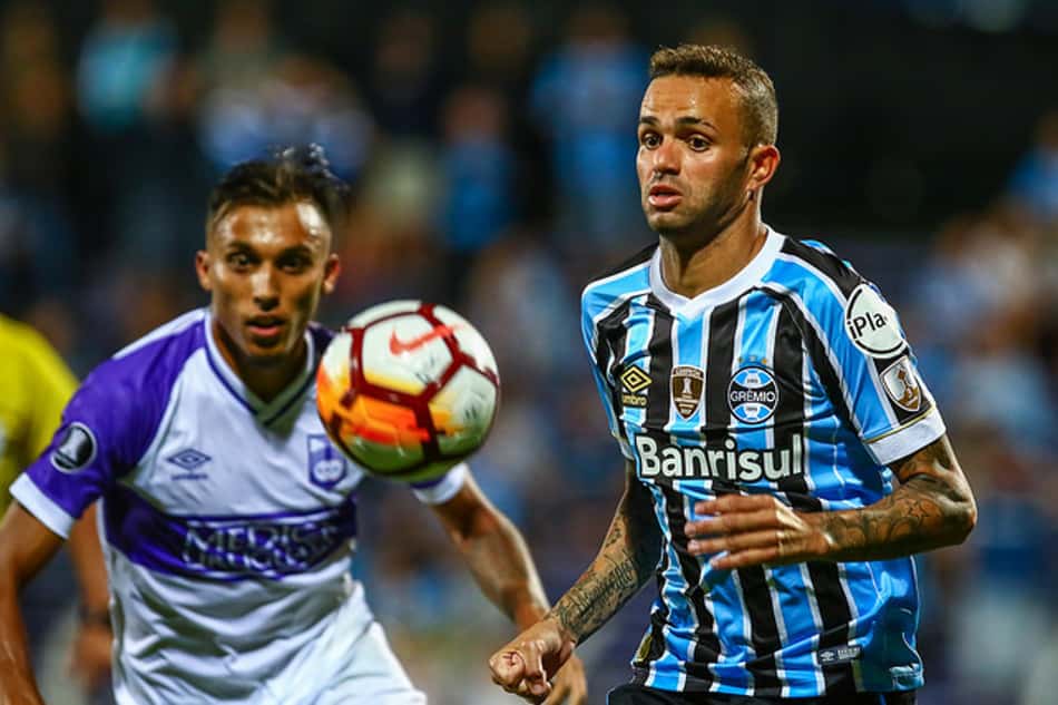 Por falta de estrutura, Grêmio fica pouco tempo em estádio após estreia