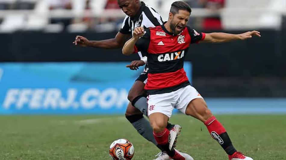 Diego valoriza vitória na casa do Botafogo: 'Clássico é sempre especial'