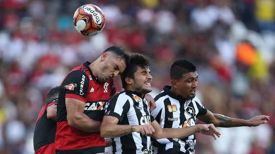 Com um gol irregular de Rhodolfo, que estava impedido, o Botafogo foi derrotado por 1 a 0 pelo Flamengo, neste sábado, no Nilton Santos, pela Taça Rio, segundo turno do Carioca. O Alvinegro não teve uma boa atuação e quem se salvou no tropeço foi o meio-campista João Paulo. Confira as notas do LANCE! (por João Pedro Granette)