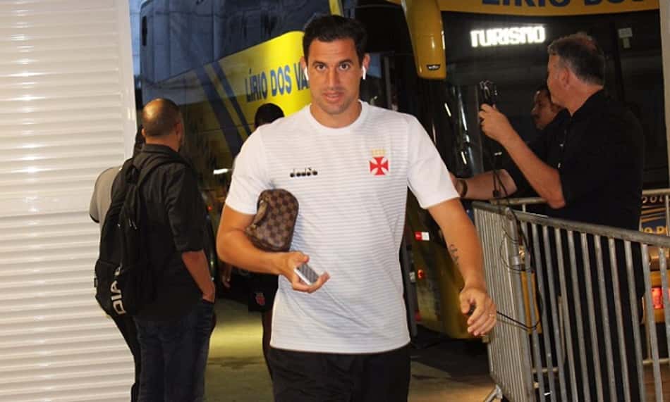 Martin consegue liberação do Uruguai e jogará clássico domingo