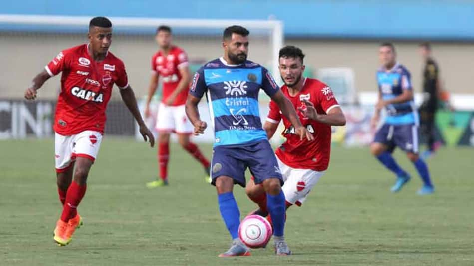 Aparecidense quebra invencibilidade do Vila Nova e assume a liderança