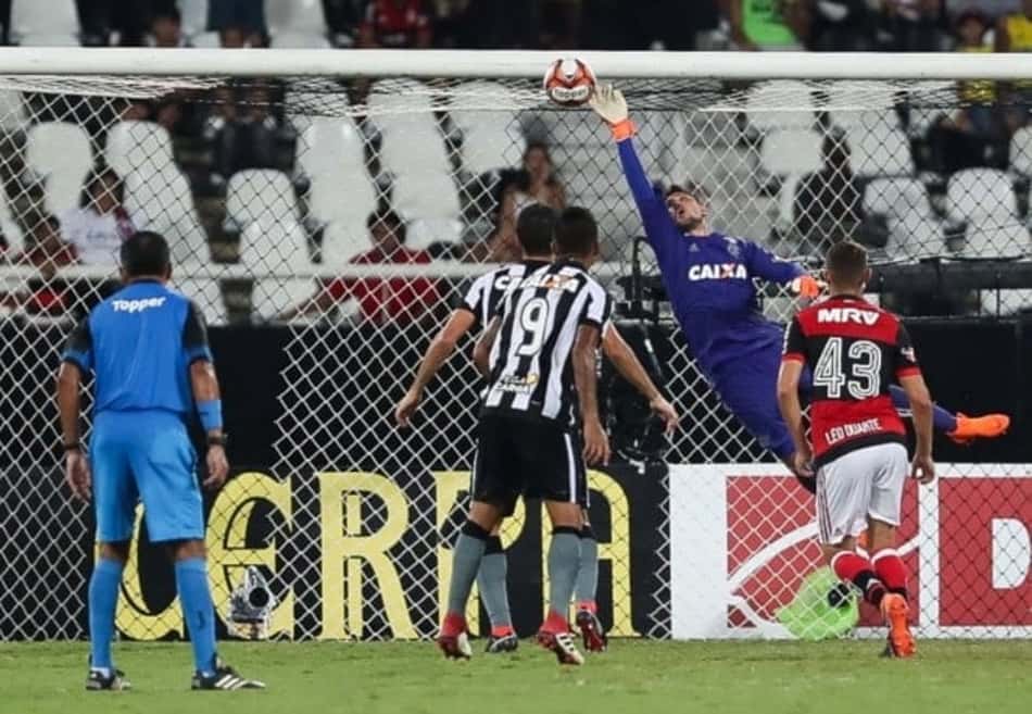 'O mais importante é comportamento do time', afirma o goleiro Diego Alves