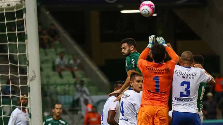 Lesão interrompe boa fase de Helton Leite no São Caetano