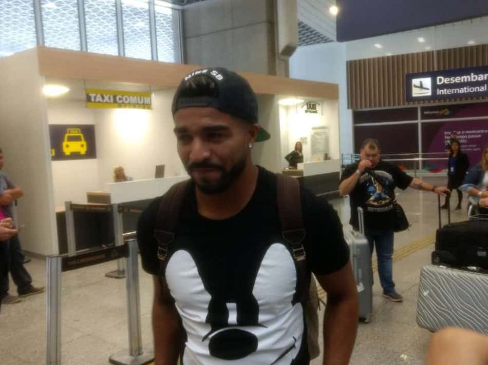 Aguirre chega ao Rio e cogita usar a 13 do Bota: 'Seria lindo'