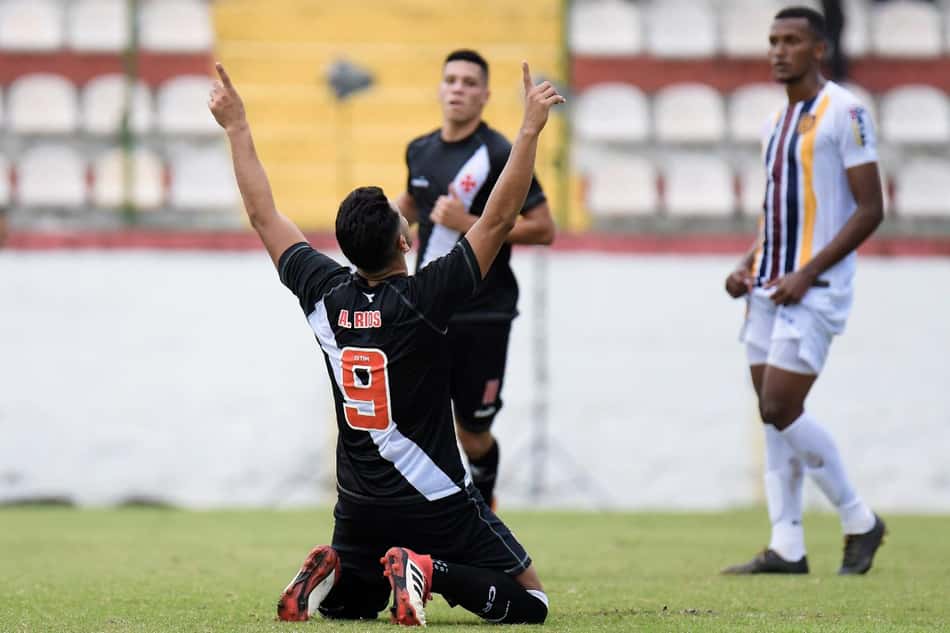 De time misto, Vasco bate Madureira e encaminha vaga às semifinais