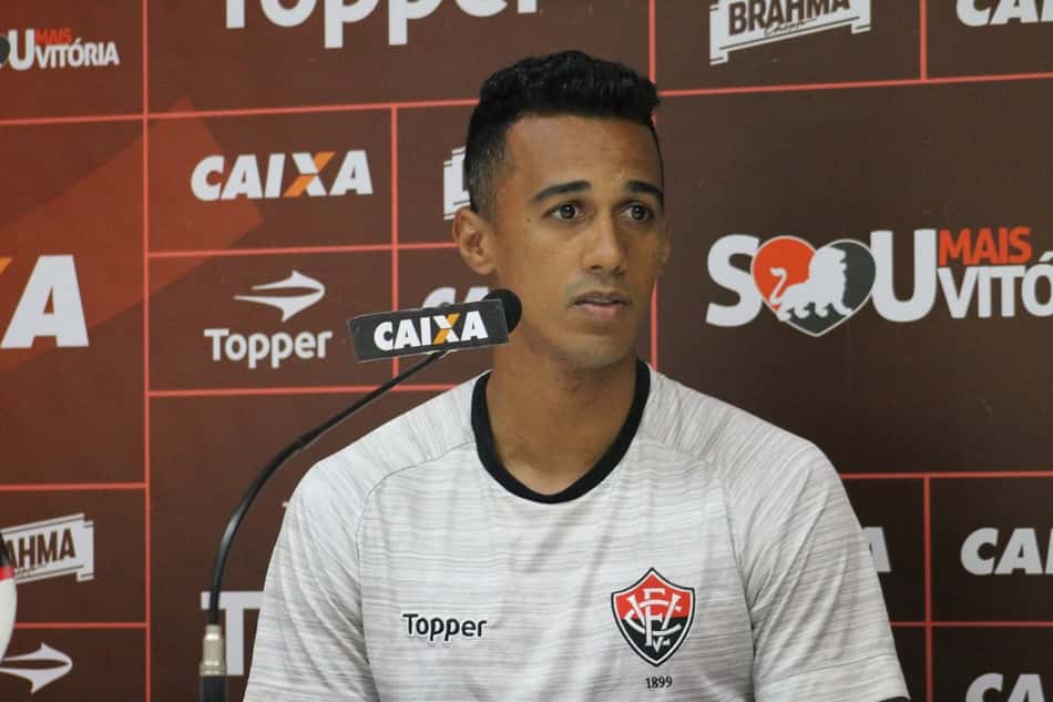 Lateral-esquerdo do Vitória prevê duelo difícil contra Bragantino