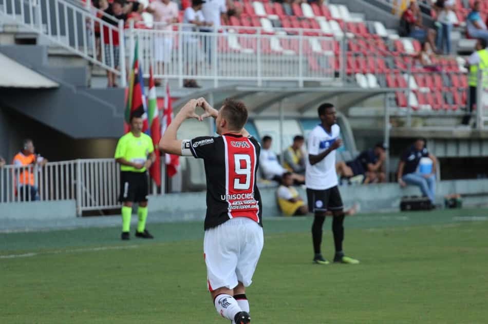 Dirigentes da Chapecoense confirmam interesse em dois atletas