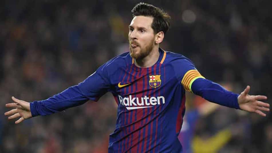 Messi fez dois dos três gols do Barça e chegou a cem na história da liga 